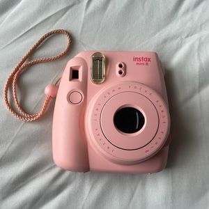 FUJIFILM INSTAX MINI 8 PINK INSTANT FILM CAMERA - lightly used